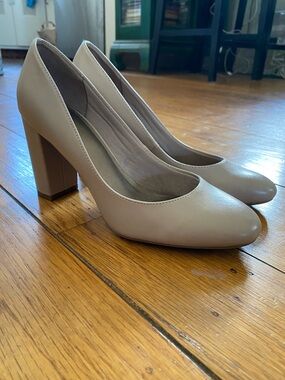 Classic Women's Round-Toe Block Heel Pumps in Beige